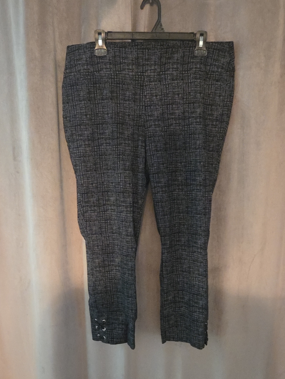 Ricki's XL Black-Gray Textured Cropped Ankle Pants